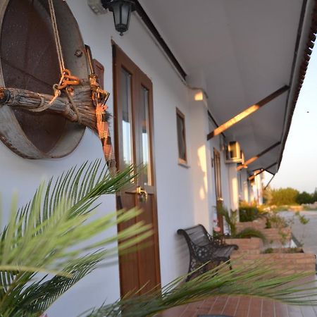 Fontana La Pietra Villa Pisticci Eksteriør bilde